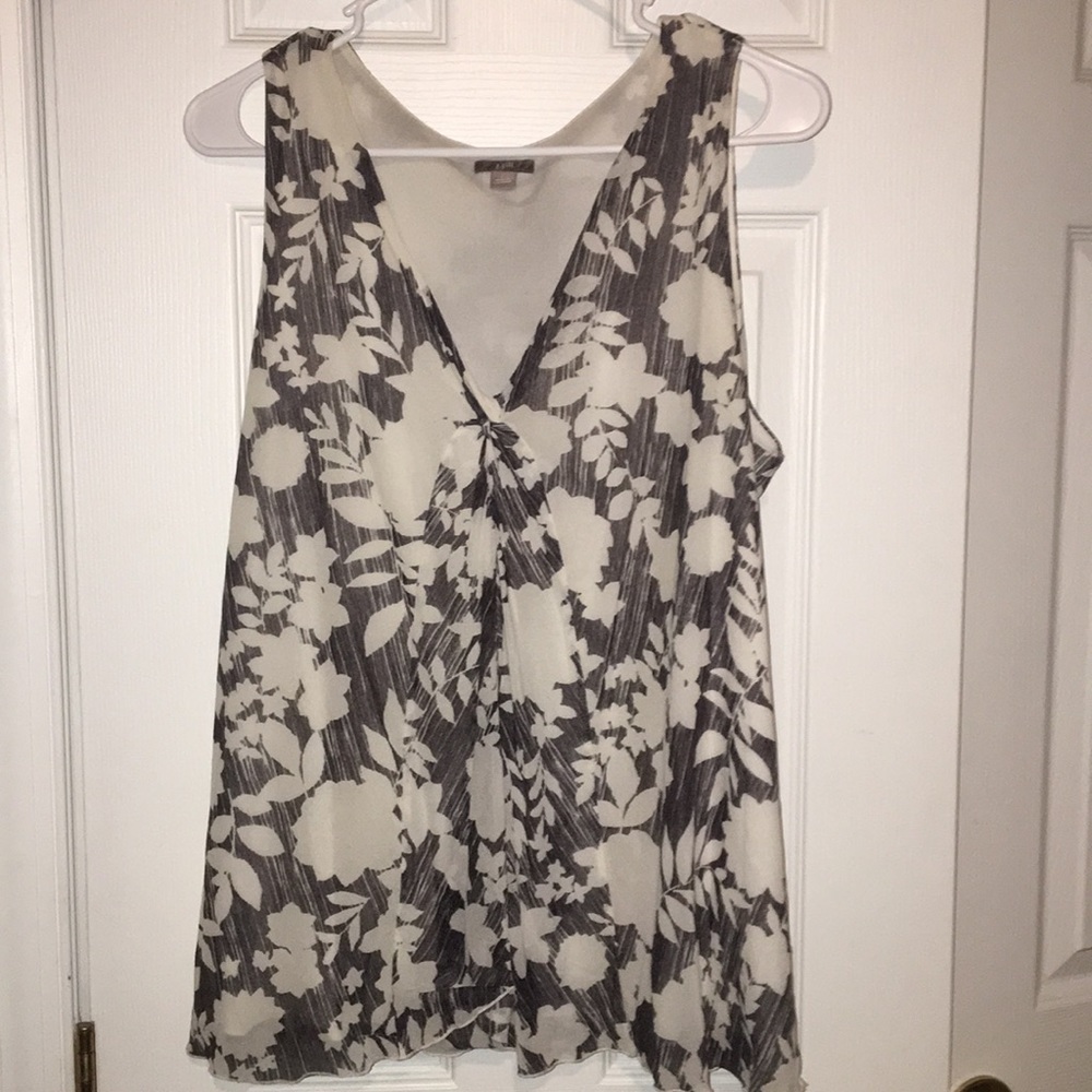 J Jill  Floral Grey and white sleeveless top SizeL